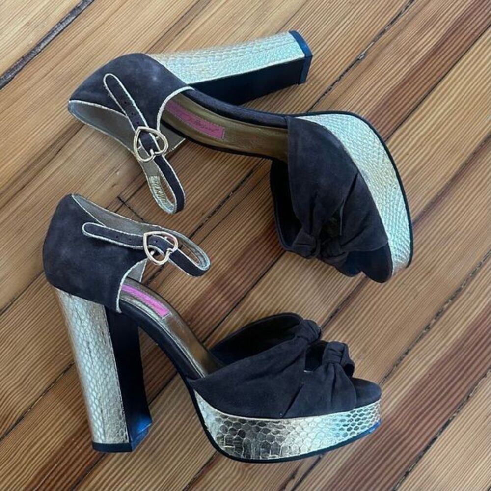 Betsey Johnson Vintage Y2K Fanatic Platform Gold Heels in Brown Suede Size 9